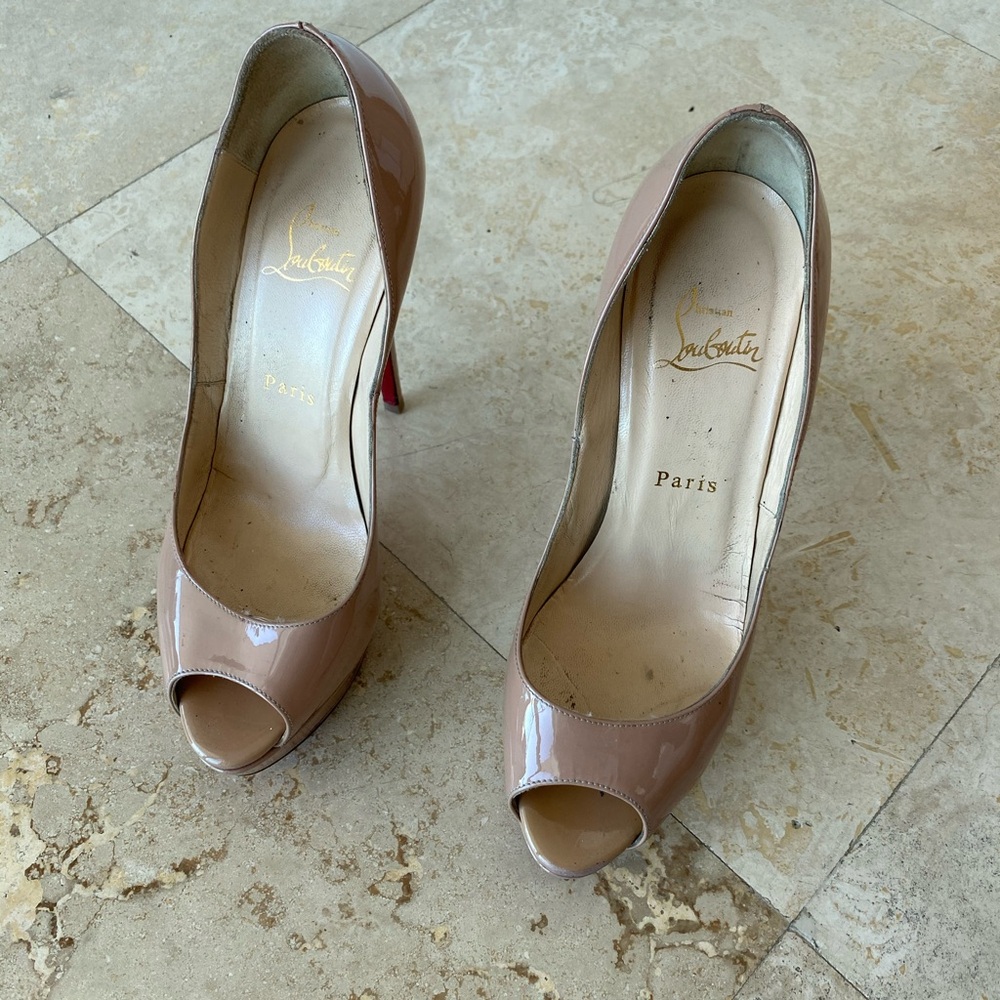 Christian Louboutin Peep Toe Heels - Taupe